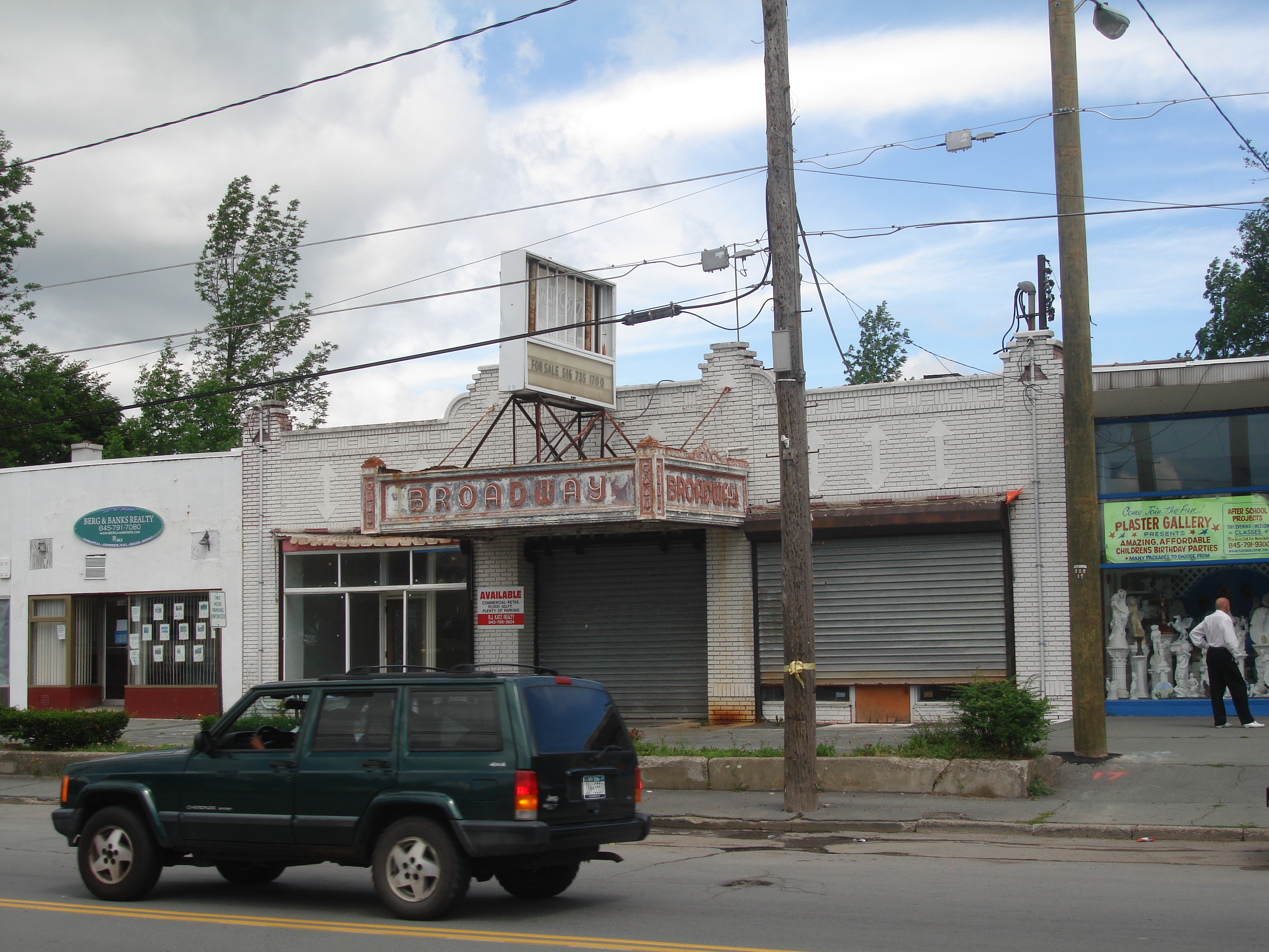 BroadwayN490d.jpg